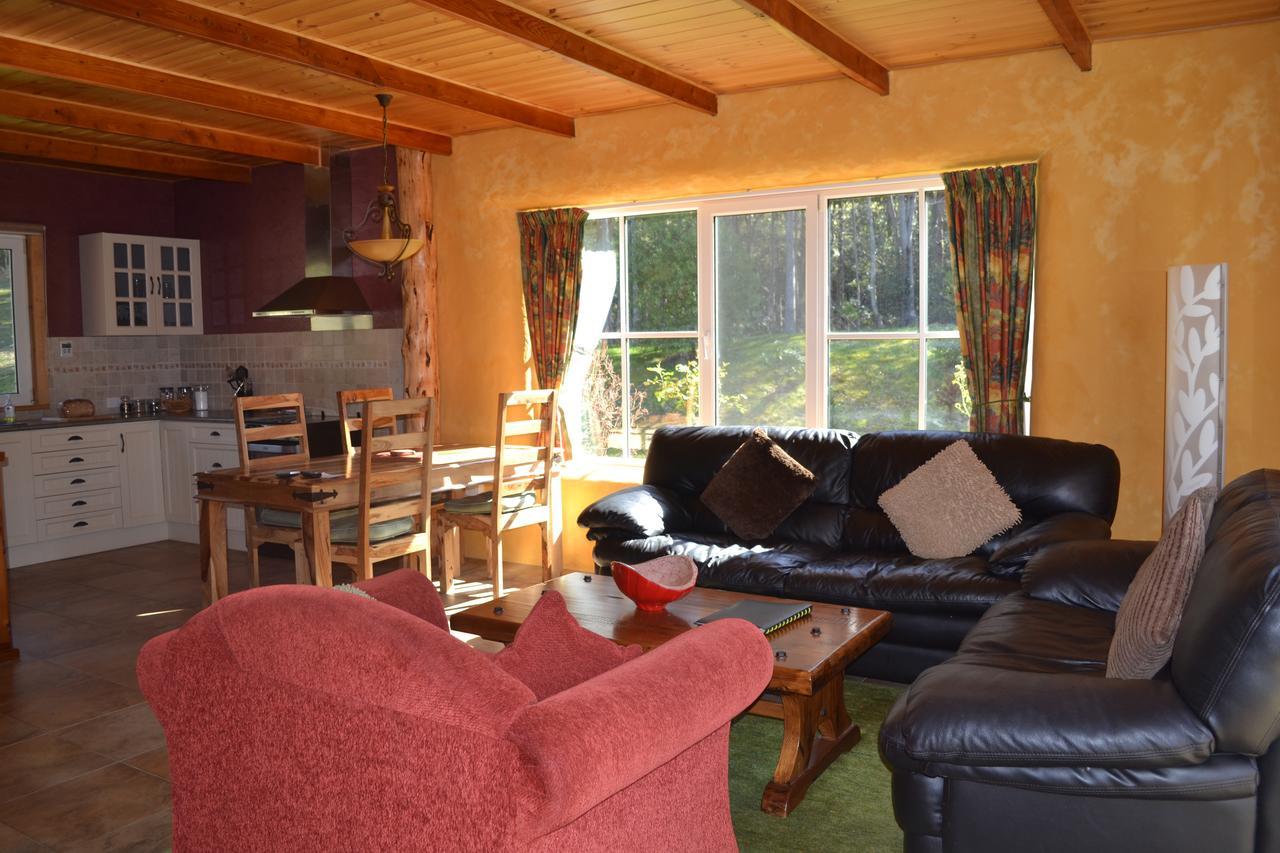 Whispering Spirit Holiday Cottages & Mini Ponies Franklin Exterior foto